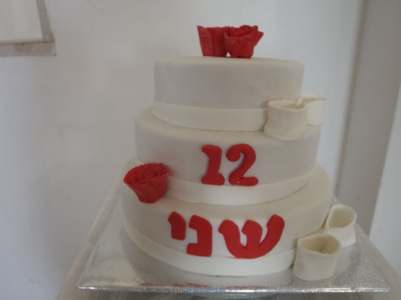 עוגת בת מצווה עדינה פפיון ו שושנים